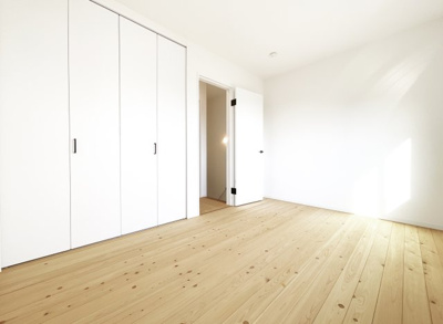 【洋室】 | 伏見区向島津田町　築後未入戸建 | 【洋室6帖】こちらのお部屋にももちろんクローゼットは完備されております。