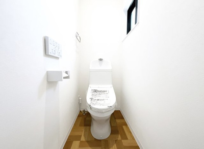 【トイレ】 | 伏見区向島津田町　築後未入戸建 | 水回りが新品なのは嬉しいですね。衛生面では特に気になるトイレも気持ちよくお使い頂けます。