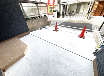 【駐車場】 | 伏見区向島津田町　築後未入戸建 | こちらのエリアは子育て世代の方にもおすすめです.徒歩1分・2分に児童公園、徒歩2分に保育園があります。