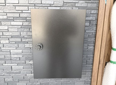 【設備】 | 伏見区向島津田町　築後未入戸建 | 【ポスト】玄関にはポストが設置されていますのでお引越し前にポストを購入しなくても良いですね。