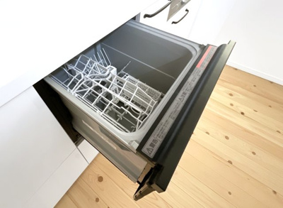 【キッチン】 | 伏見区向島津田町　築後未入戸建 | 【食器洗浄乾燥機】環境にも、奥様の手にも優しい設備です。