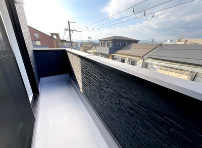 【バルコニー】 | 伏見区向島津田町　築後未入戸建 | 3階にもバルコニー（＾◇＾）こちらのお家には2Ｆと3Ｆの2ヶ所にバルコニーがあります。