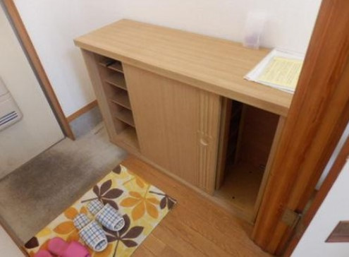 西沖ハイツ２の玄関