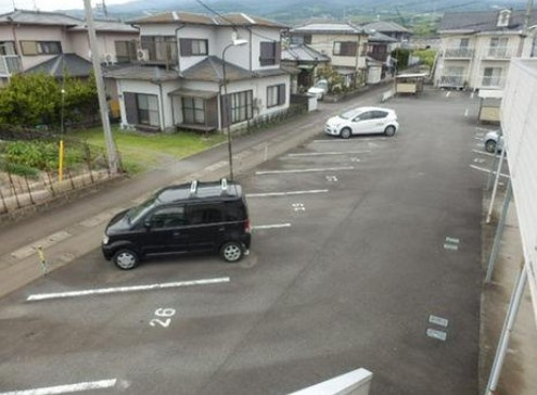 西沖ハイツ２の駐車場