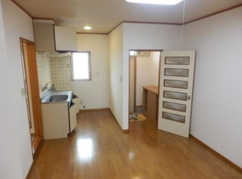 西沖ハイツ２の居間・リビング