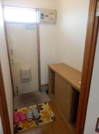 西沖ハイツ２の玄関