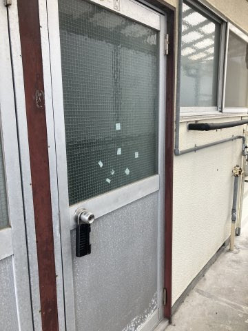 小野アパートの玄関
