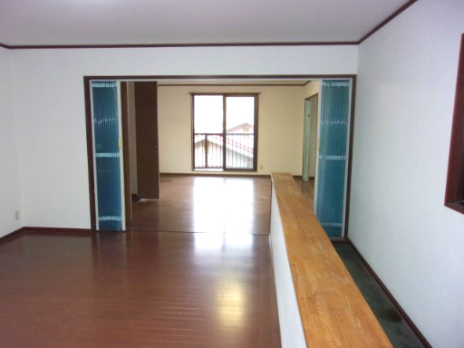 東垂水町字高丸中古戸建のバルコニー|お洗濯にも便利なバルコニー付き