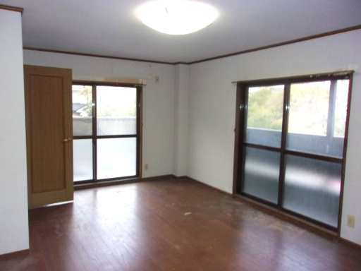 東垂水町字高丸中古戸建の浴室|落ち着いた空間のお風呂です