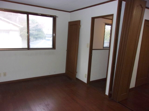 東垂水町字高丸中古戸建の玄関|収納もある玄関です