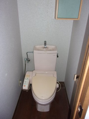 東垂水町字高丸中古戸建のトイレ|落ち着いたトイレです