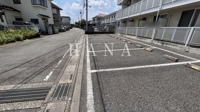 レオパレスルチェンテの駐車場