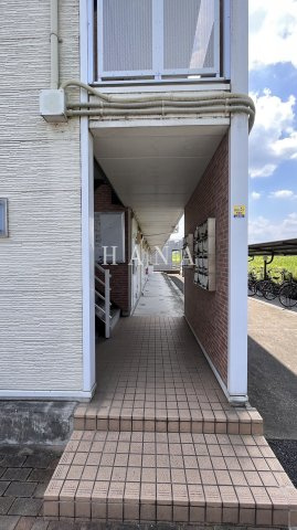 レオパレスルチェンテのエントランス