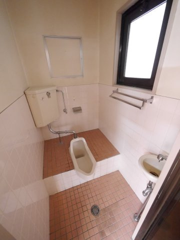 中央町1貸店舗のトイレ