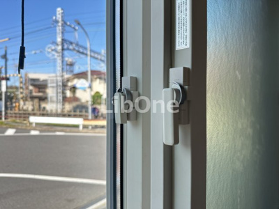 【その他】 | ベイホーム市川 | 線路側の窓は二重サッシになっています