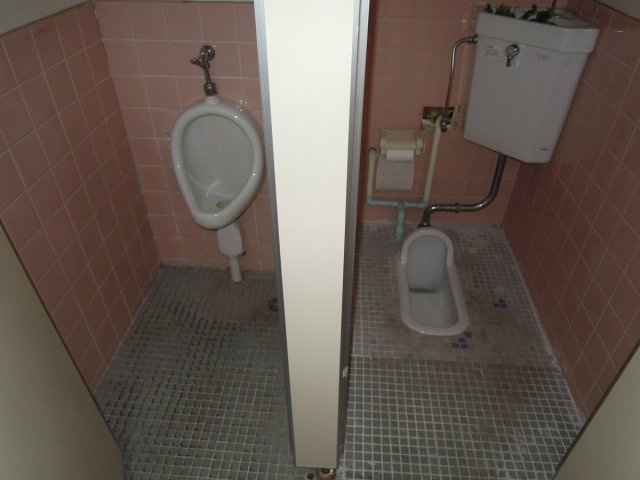 中央町2貸店舗のトイレ