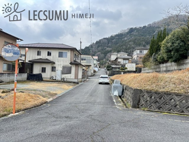 姫路市夢前町菅生澗／売土地の前面道路含む現地写真