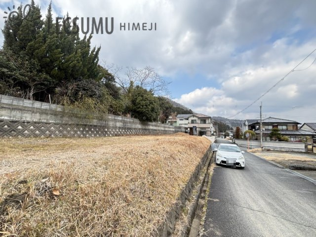 姫路市夢前町菅生澗／売土地の前面道路含む現地写真