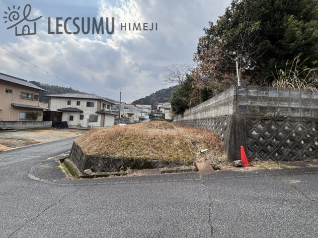 姫路市夢前町菅生澗／売土地の前面道路含む現地写真