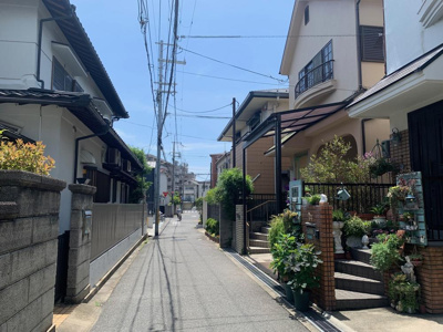 【前面道路含む現地写真】 | 西宮市　小松町２丁目　中古戸建
