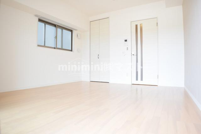 ラシーヌ阿倍野の内装|お日様の光が差し込む明るい居室