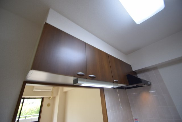 フレラヴィーヌ北本町のキッチン|キッチン上部収納