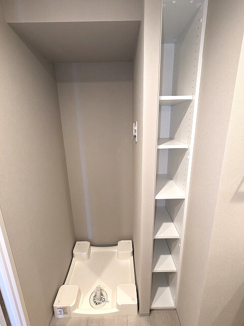 JMFレジデンス蔵前二丁目の設備|お手入れし様に排水口を手前中央に配置し、足高の防水パンです