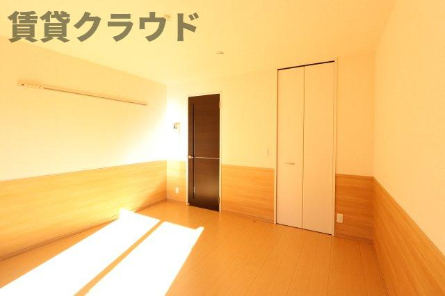 グリーンヒルズの寝室|落ち着いた色調の寝室です