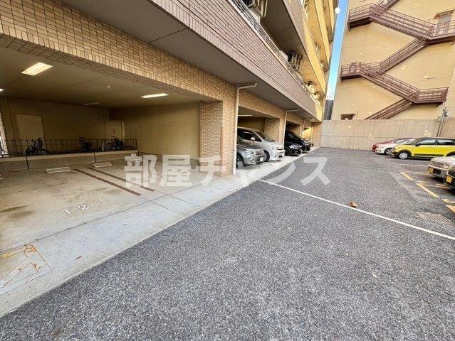 サウス名駅の駐車場