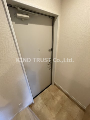 リヴァーHONJYOの玄関|明るい玄関です