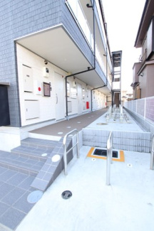 建物入口です