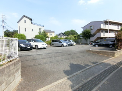 敷地内駐車場（有料・要空き確認）