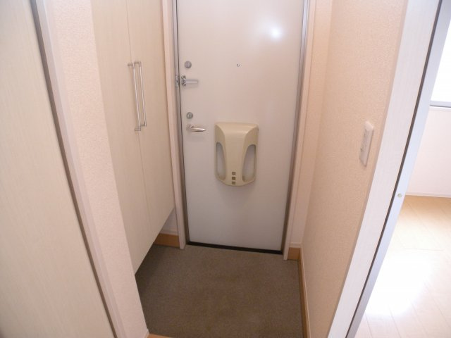 キャンフルローレルの玄関