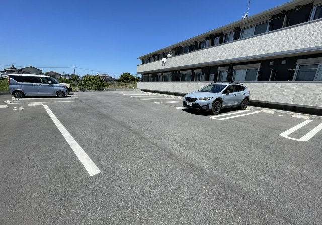 アテリア弐番館の駐車場