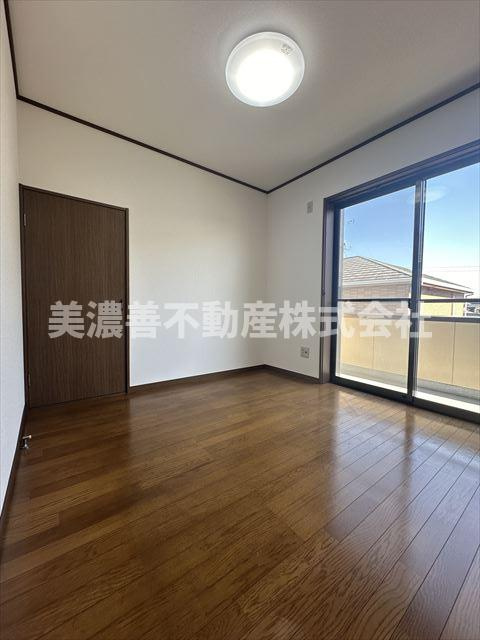 ６２８３４　瑞穂市牛牧中古戸建ての洋室