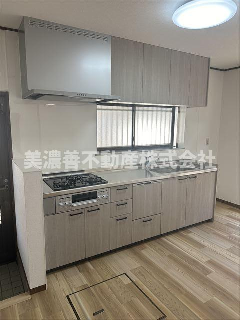 ６２８３４　瑞穂市牛牧中古戸建てのキッチン