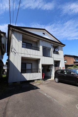 見附市本所２丁目のアパートの外観