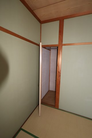 見附市本所２丁目のアパートの収納