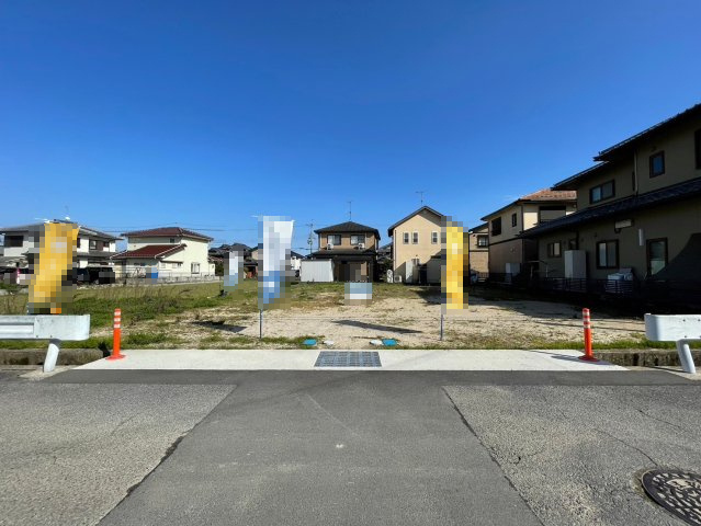 野洲市吉地4丁目１号地　建築条件無し売土地の前面道路含む現地写真