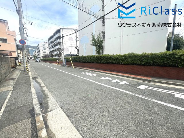 エクセル北青木の周辺|マンション前の道路です
