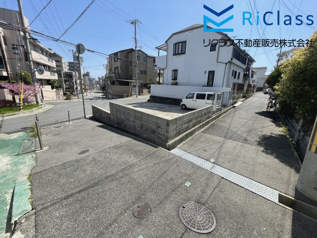 グリーンハイツ会下山の周辺|マンション前の道路です