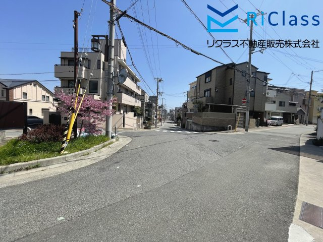 グリーンハイツ会下山の周辺|マンション前の道路です