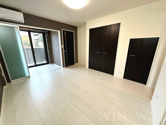 コンテ吉川の居間・リビング