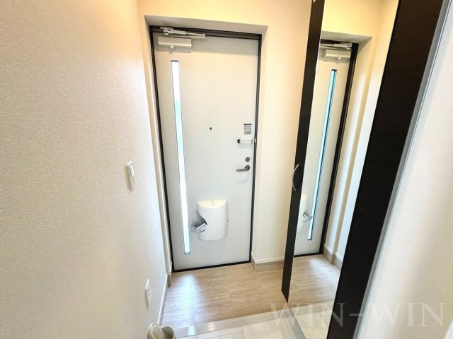 コンテ吉川の玄関