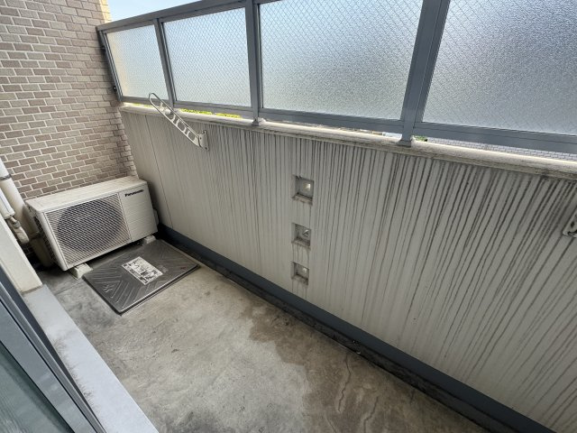 【バルコニー】 | グランクリュ西宮 | 外からの目が気にならないバルコニーで洗濯物が干せます