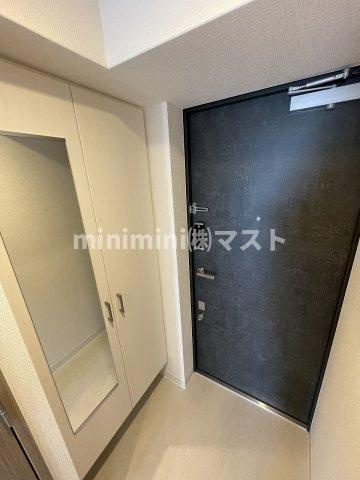 エスリード大阪フェリスの玄関
