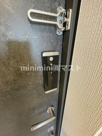 エスリード大阪フェリスの玄関