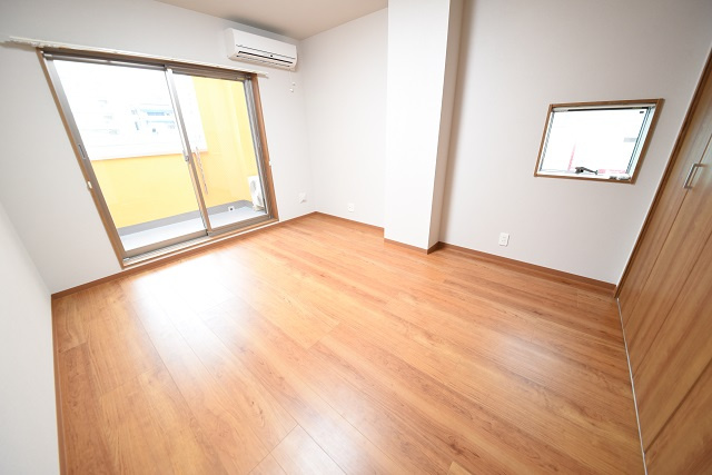 幟立ビルの洋室