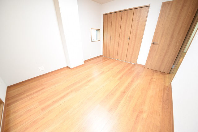 幟立ビルの洋室