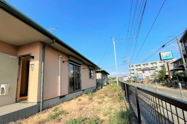 ナーストラヴィ長浜【キャッシュバック対象物件】のバルコニー|バルコニーからの眺めを楽しみながら食事をしませんか